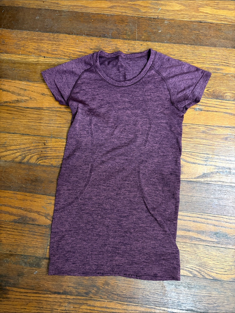 lululemon athletica Short Sleeve Tee  in Plum Heather women’s size Small